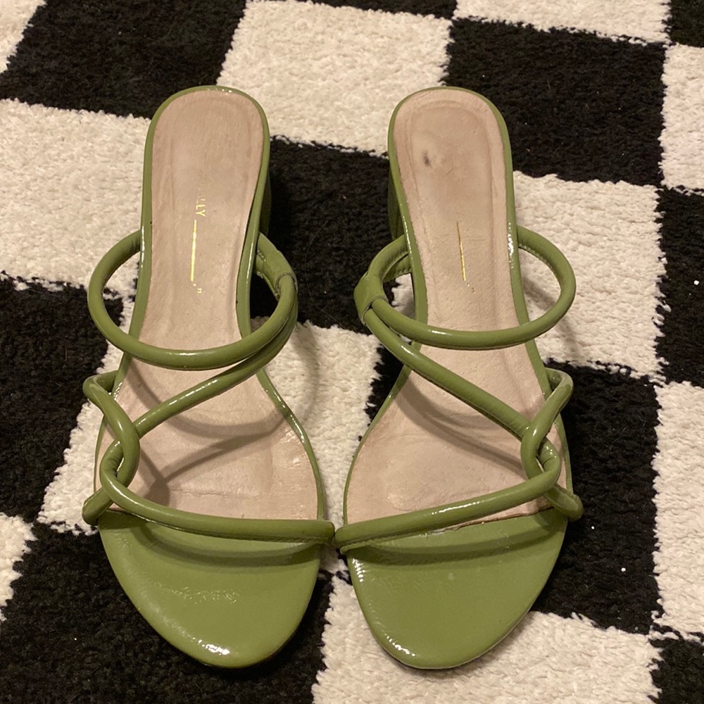 Intentionally Blank Tami Sandal